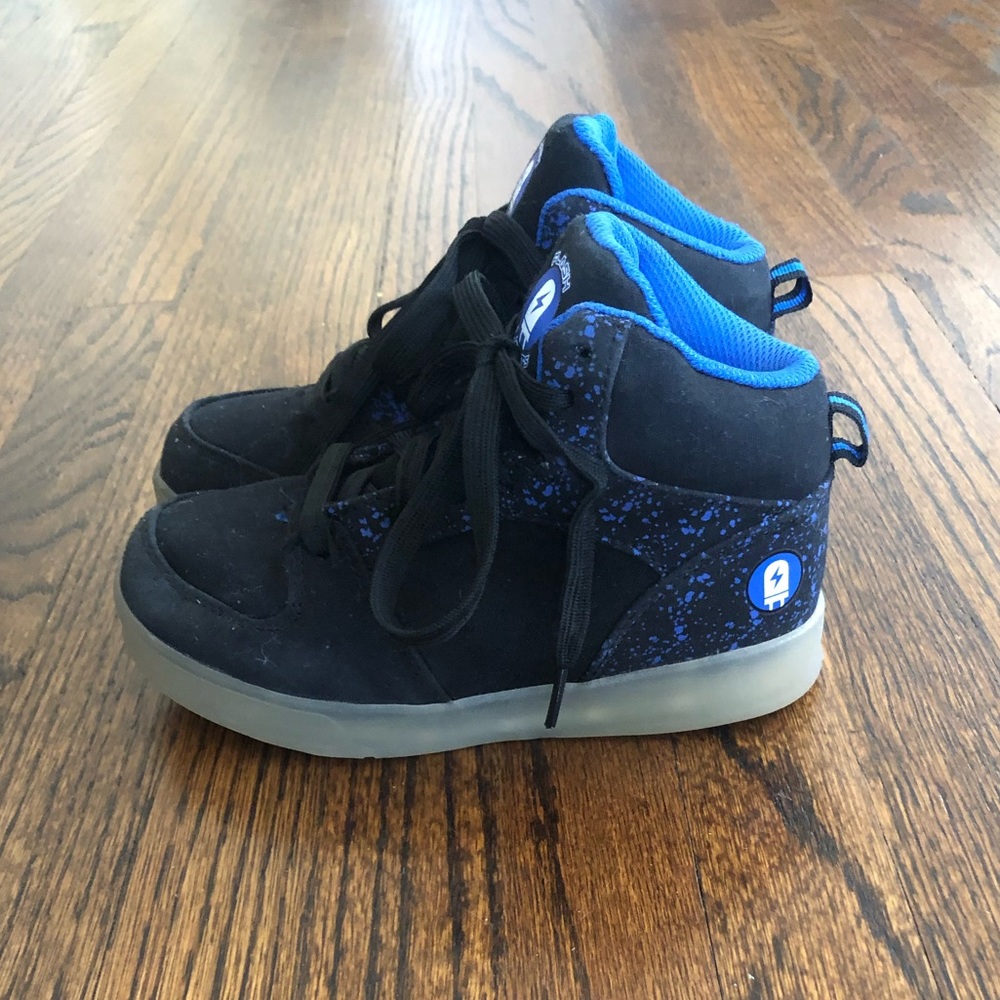 Sneakers - Picture 4 of 6